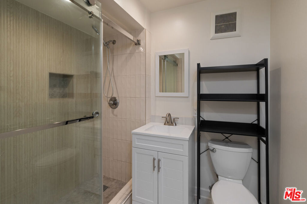 3102 Granville Avenue Property Photo 12