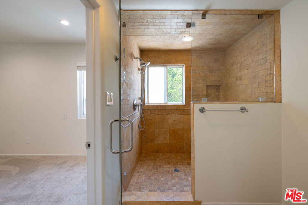 3102 Granville Avenue Property Photo 19