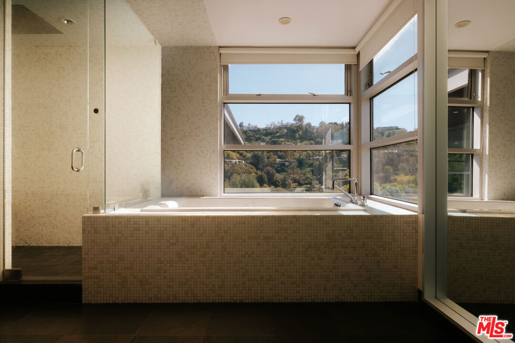 2651 Nichols Canyon Road Property Photo 2