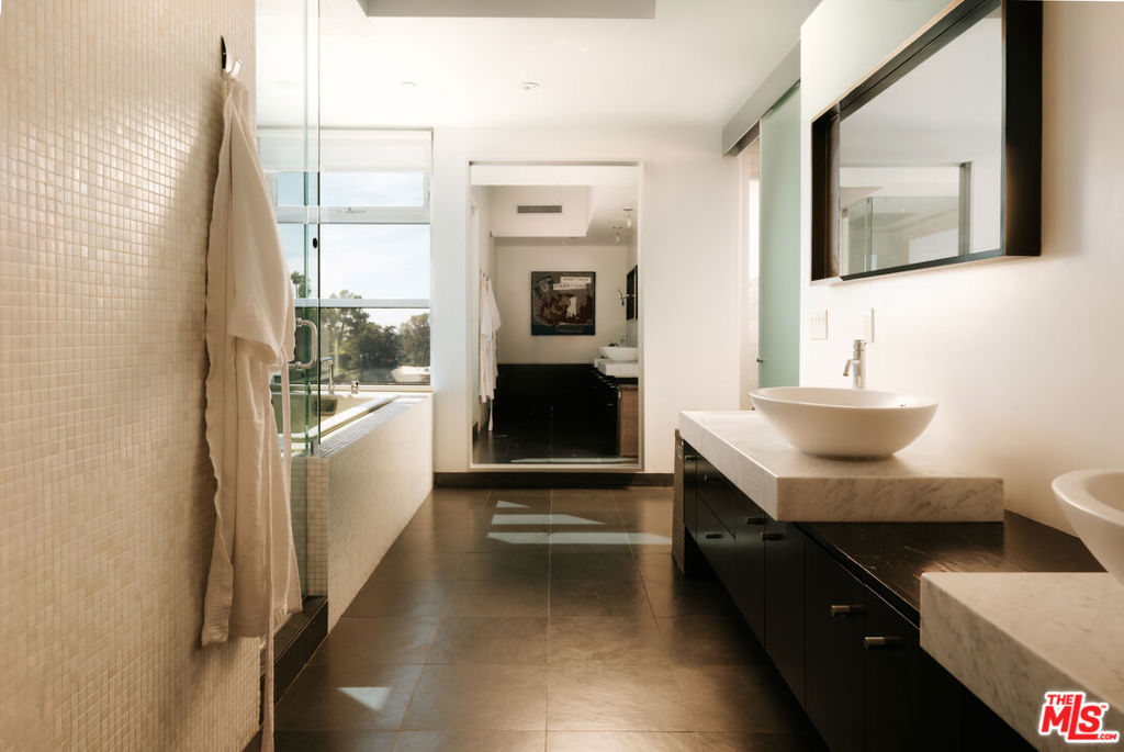 2651 Nichols Canyon Road Property Photo 3