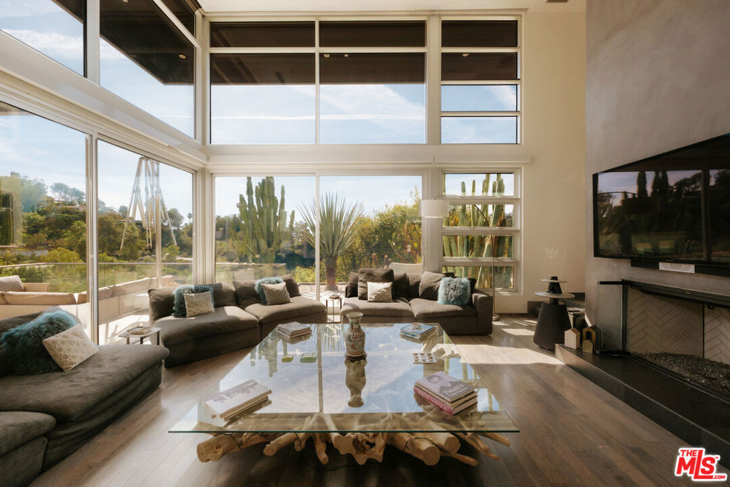 2651 Nichols Canyon Road Property Photo 5