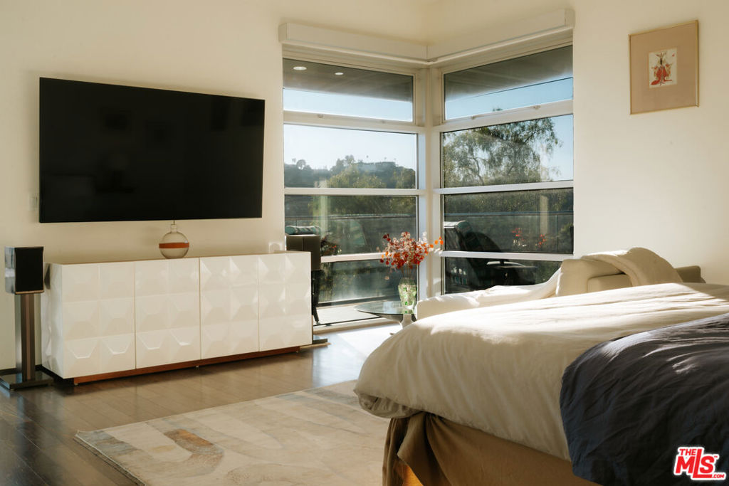 2651 Nichols Canyon Road Property Photo 15