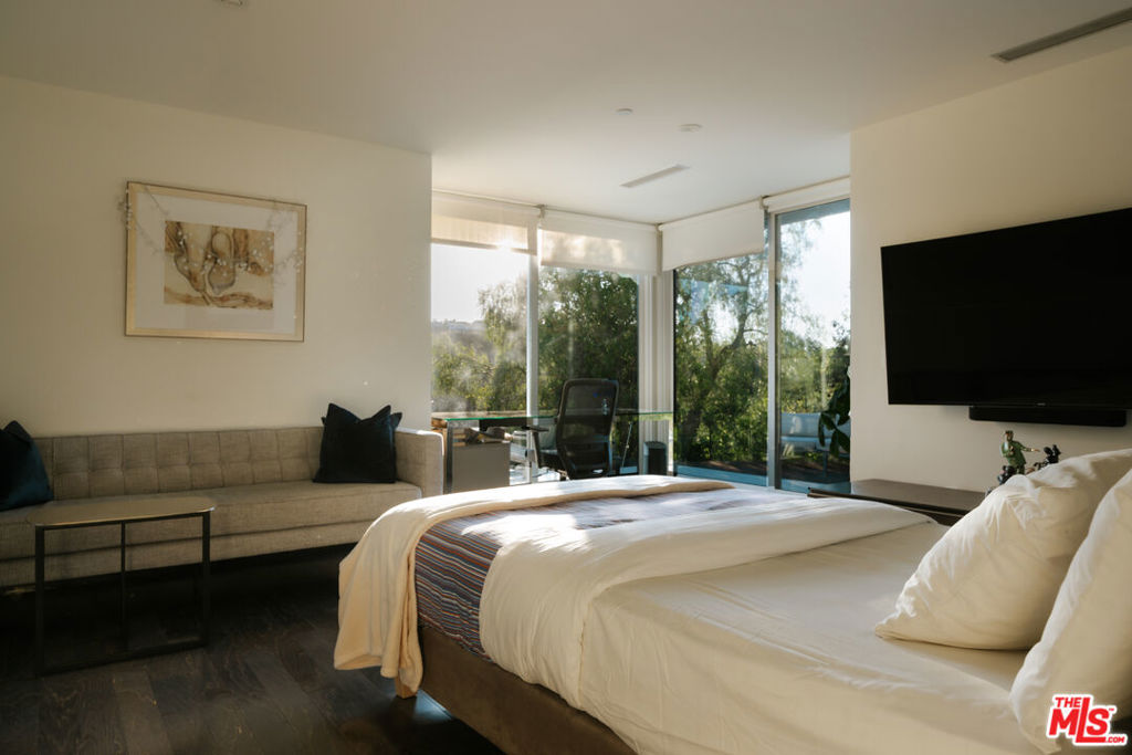 2651 Nichols Canyon Road Property Photo 17