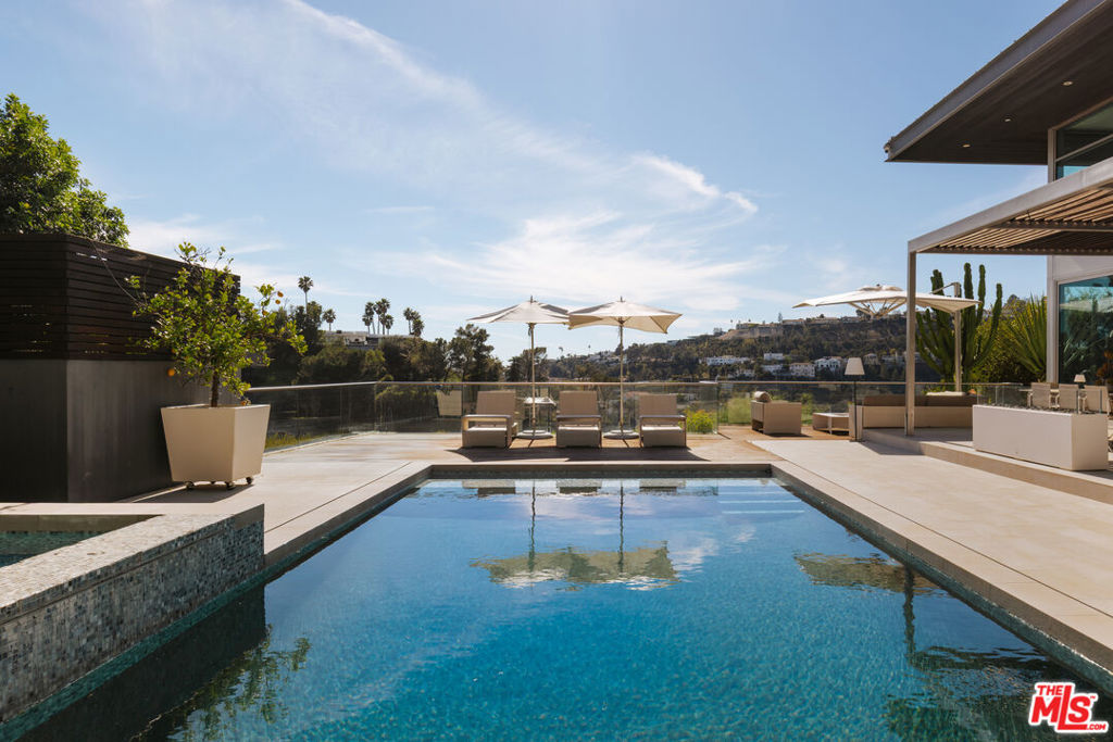 2651 Nichols Canyon Road Property Photo 22