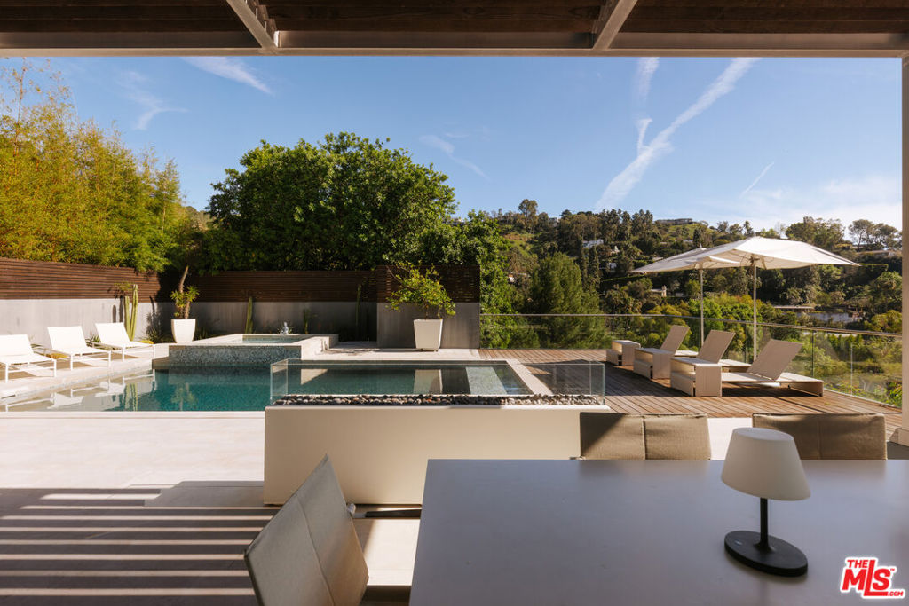 2651 Nichols Canyon Road Property Photo 23