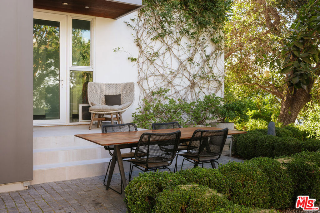 2651 Nichols Canyon Road Property Photo 25