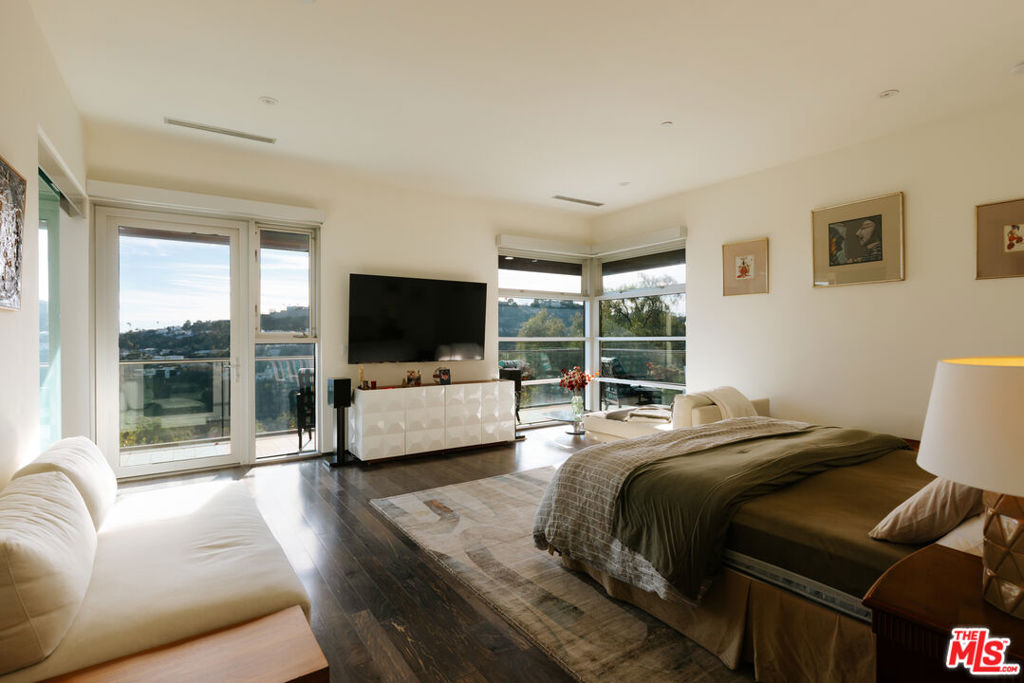 2651 Nichols Canyon Road Property Photo 28