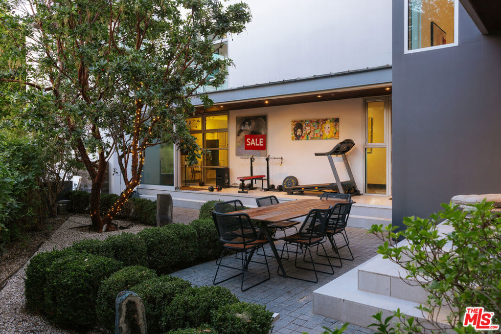 2651 Nichols Canyon Road Property Photo 32