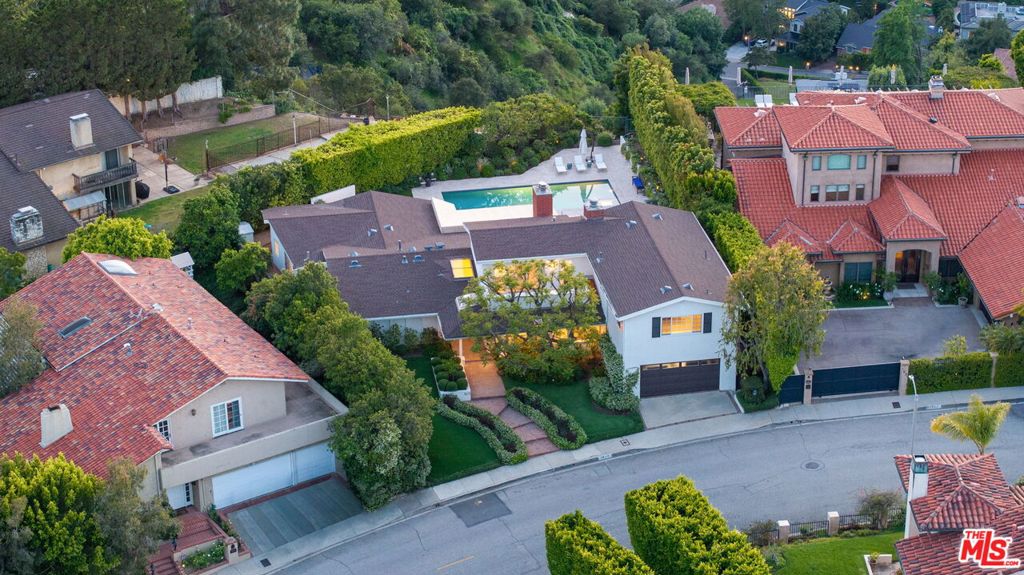 1615 Stradella Road Property Photo 27