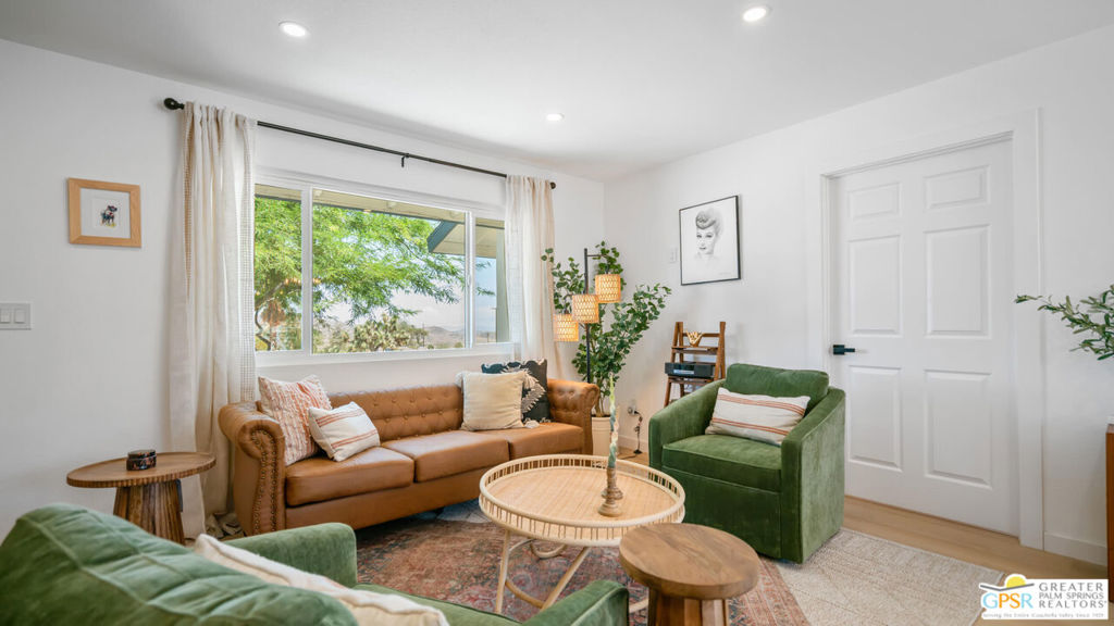 60219 Latham Trail Property Photo 10