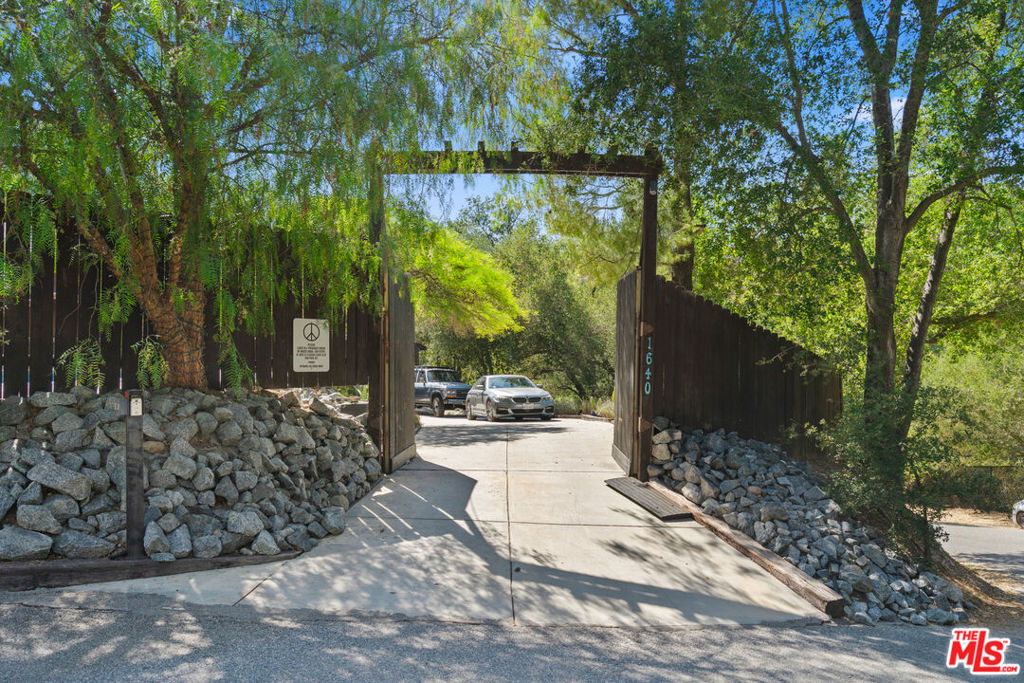 1640 Old Topanga Canyon Road Property Photo 3