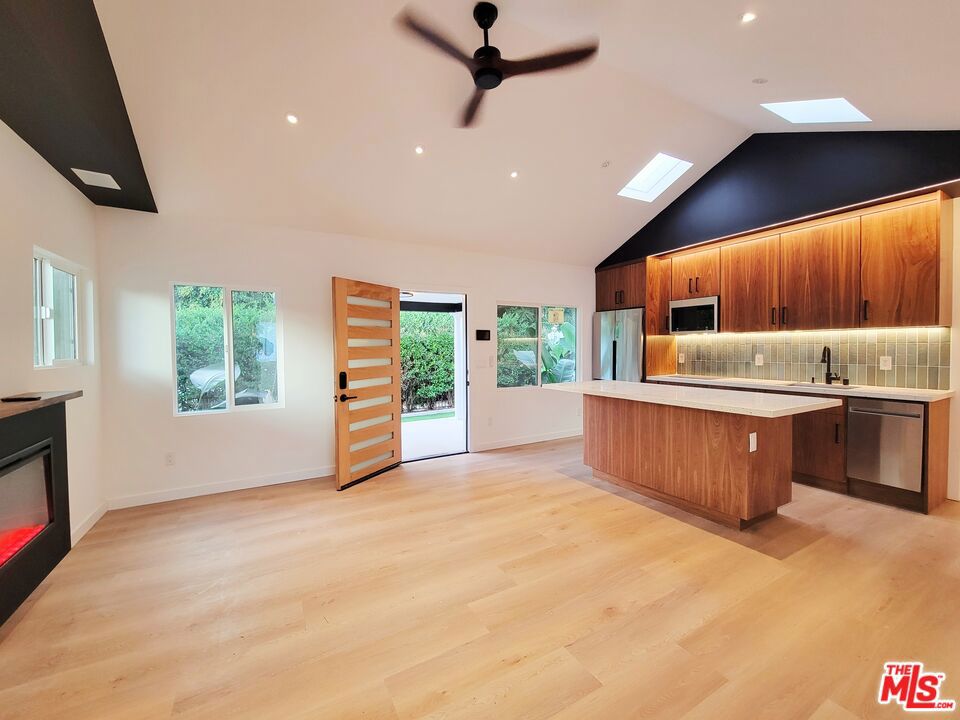 7734 Lexington Avenue Property Photo 3