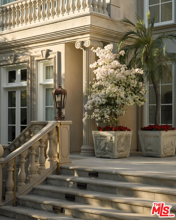 628 N Rodeo Drive Property Photo 3