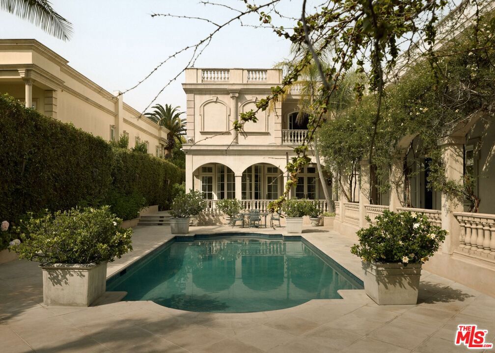 628 N Rodeo Drive Property Photo 4