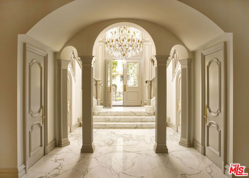 628 N Rodeo Drive Property Photo 7