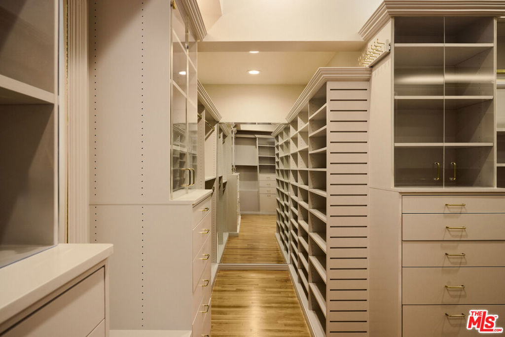 628 N Rodeo Drive Property Photo 18