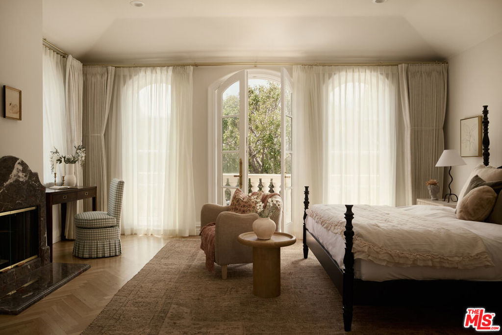 628 N Rodeo Drive Property Photo 19