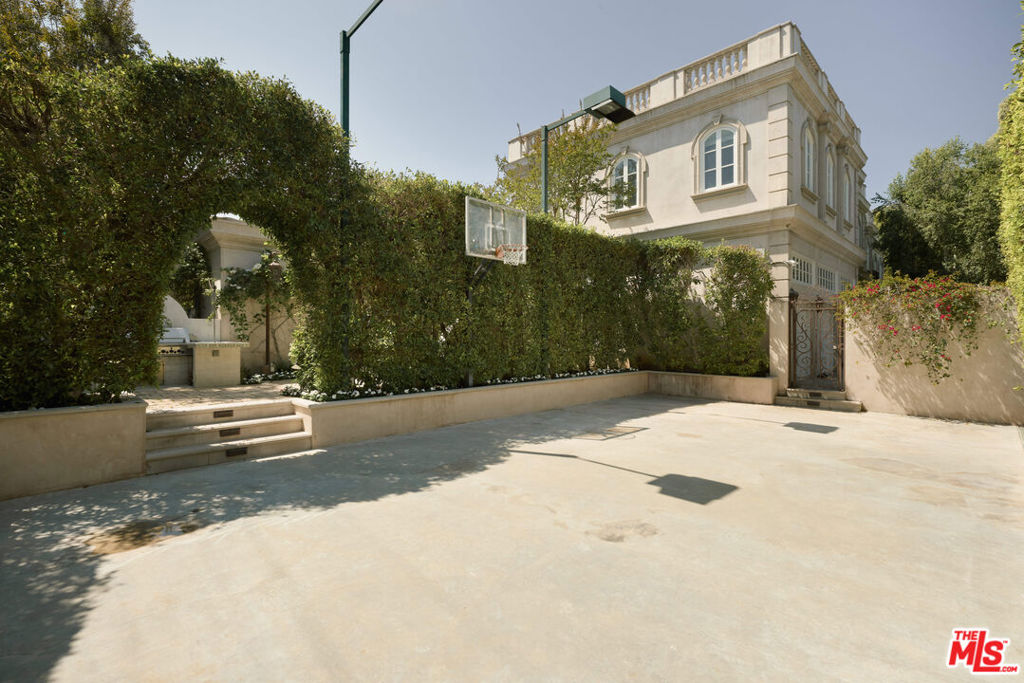 628 N Rodeo Drive Property Photo 30