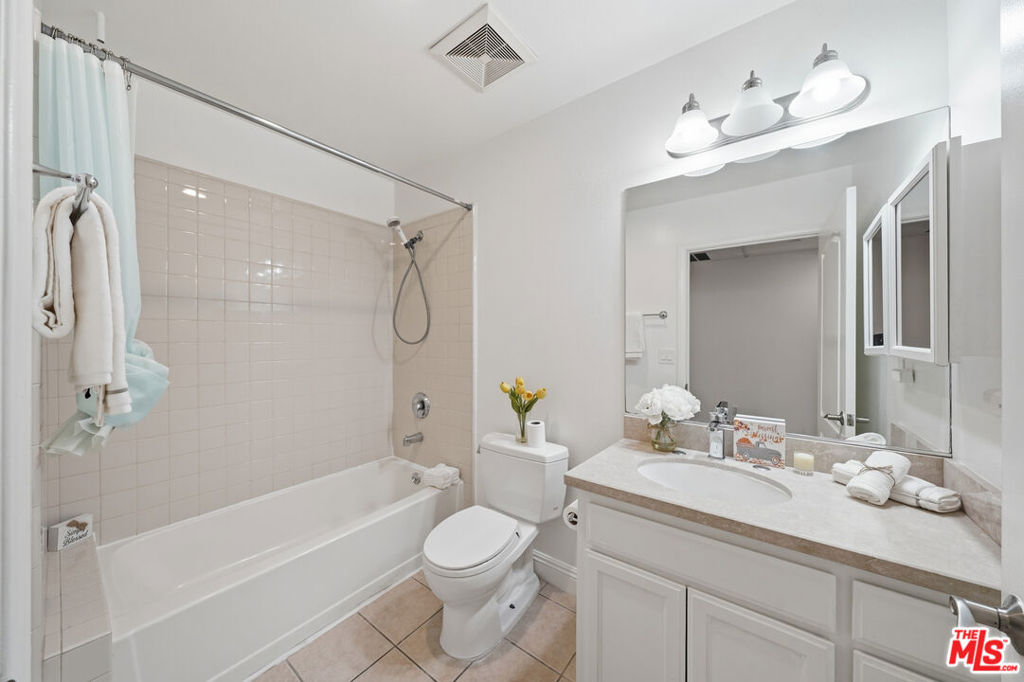 956 S Wilton Place 203 Property Photo 23