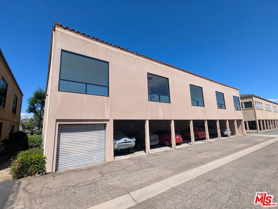 17722 Irvine Boulevard Property Photo 2