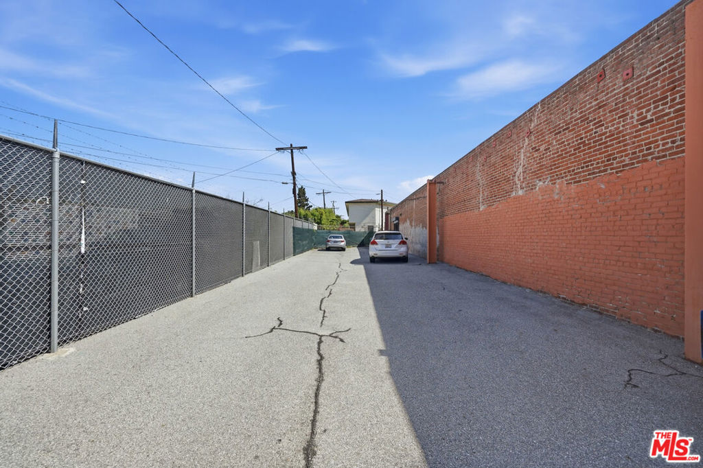 5413 W Washington Boulevard Property Photo 3