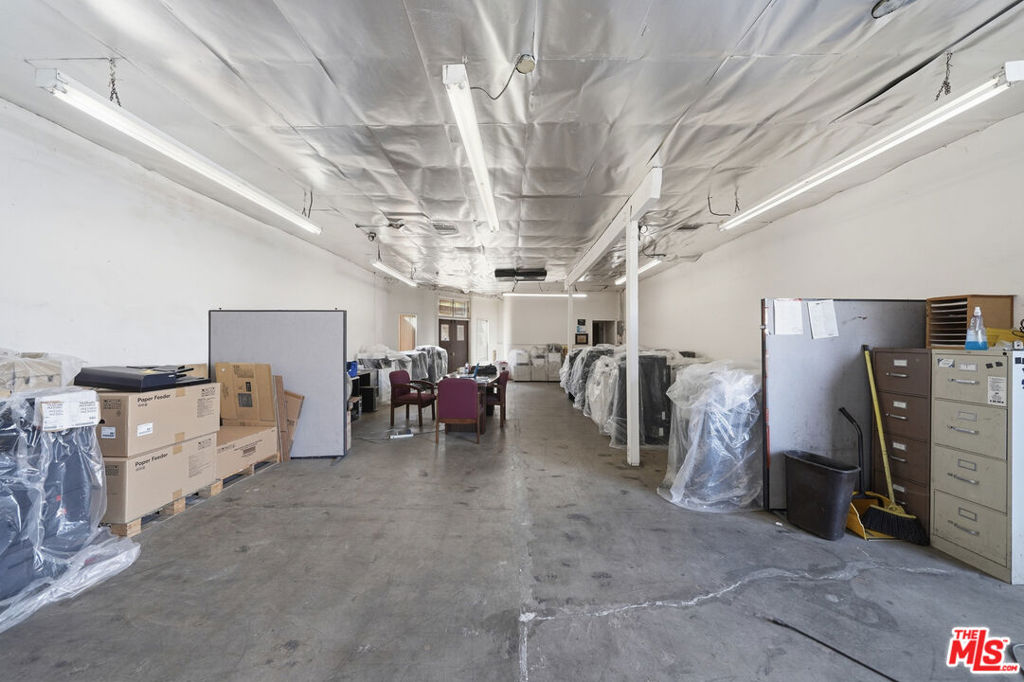 5413 W Washington Boulevard Property Photo 4