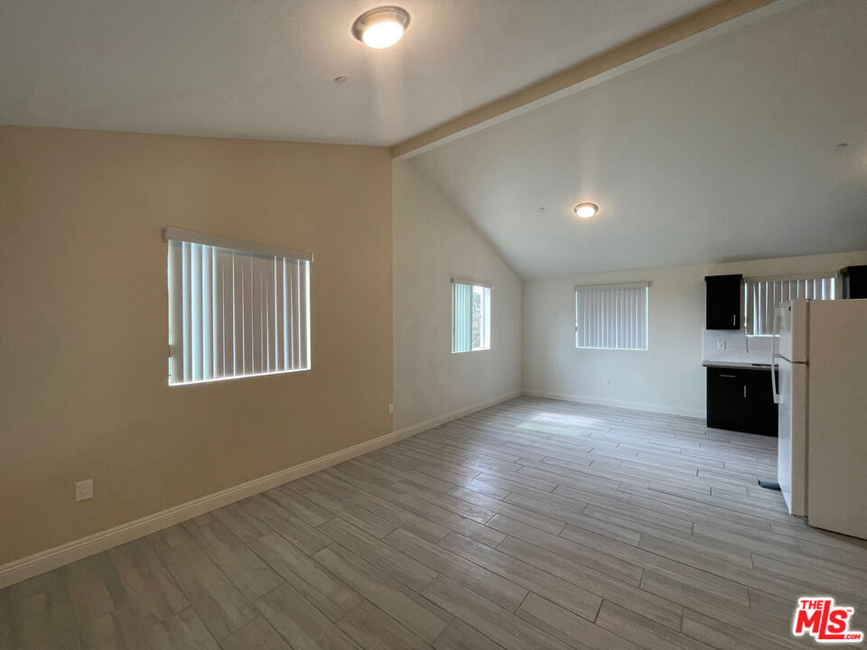706 W 50th Street Property Photo 3