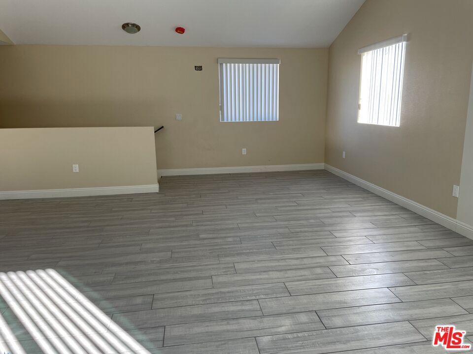 706 W 50th Street Property Photo 4