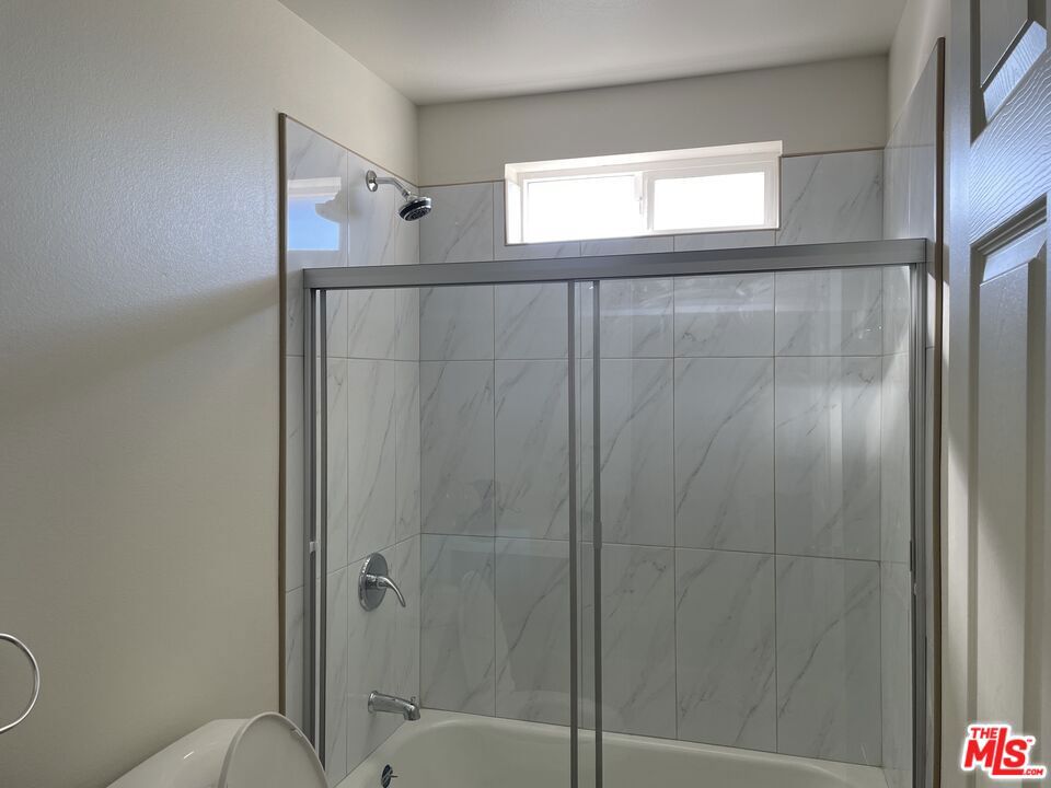 706 W 50th Street Property Photo 6