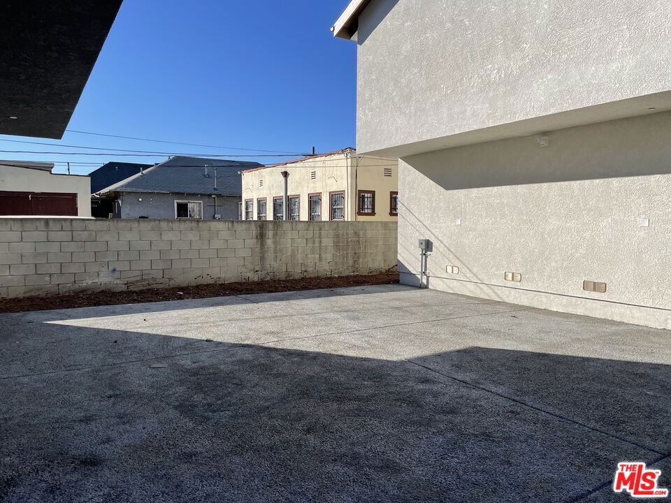 706 W 50th Street Property Photo 8