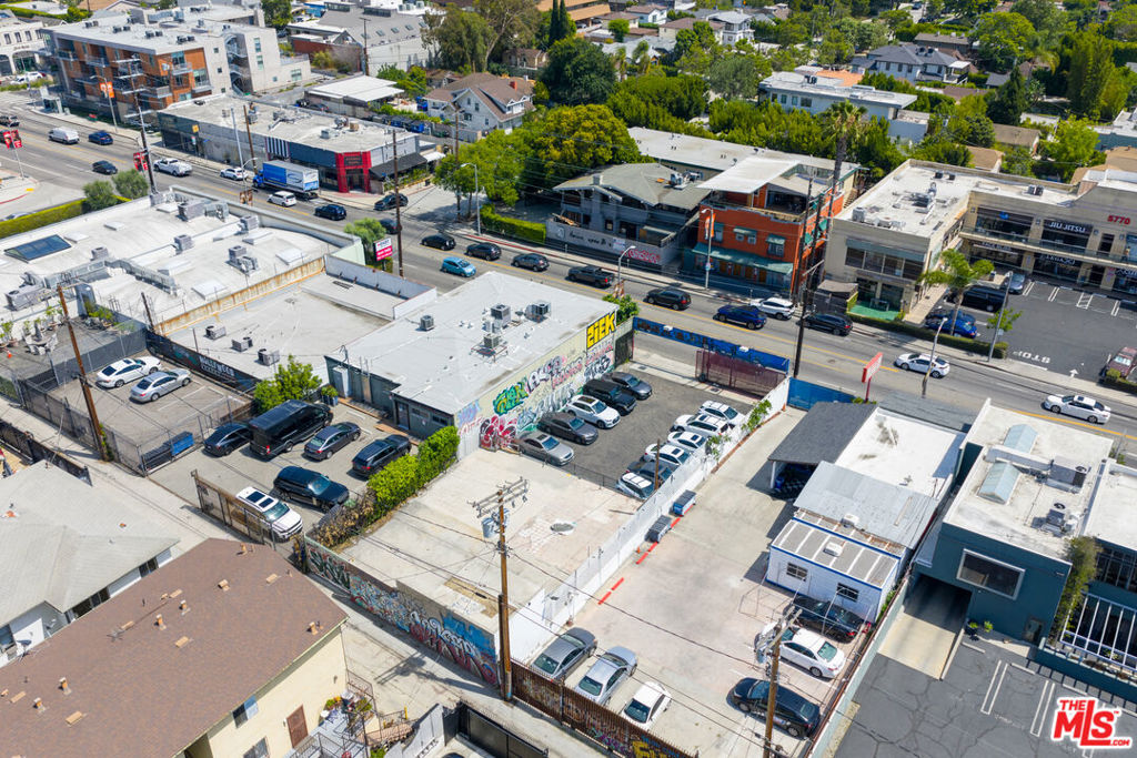 5725 Melrose Avenue Property Photo 4