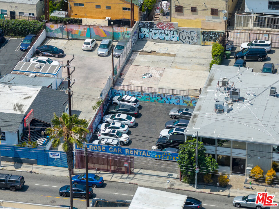 5725 Melrose Avenue Property Photo 8