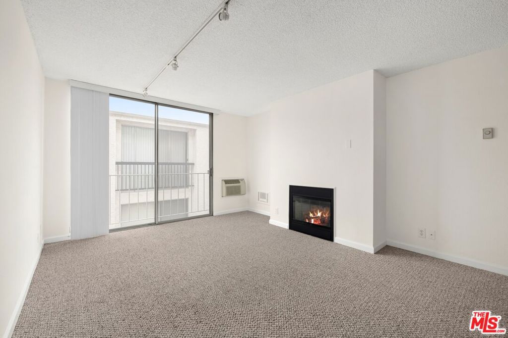 11645 Montana Avenue 206 Property Photo 5