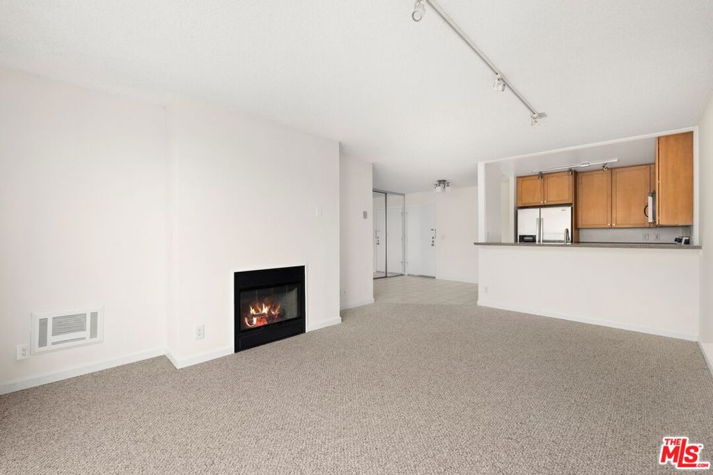 11645 Montana Avenue 206 Property Photo 6