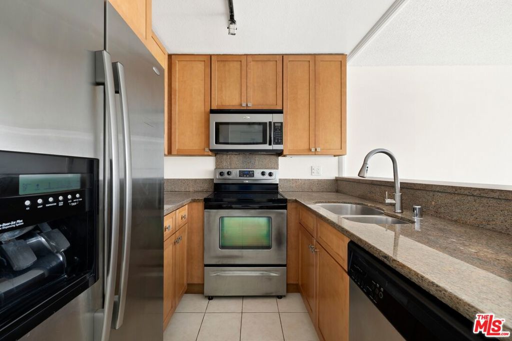 11645 Montana Avenue 206 Property Photo 7