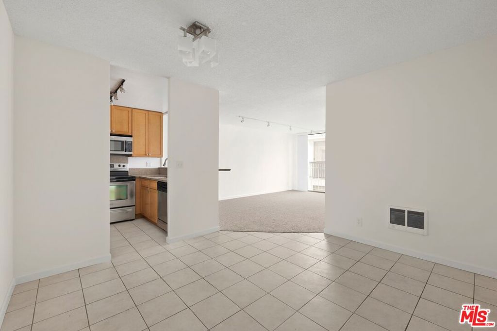 11645 Montana Avenue 206 Property Photo 8