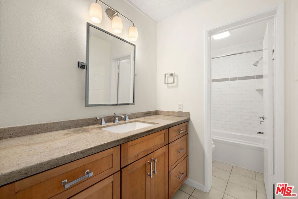 11645 Montana Avenue 206 Property Photo 12