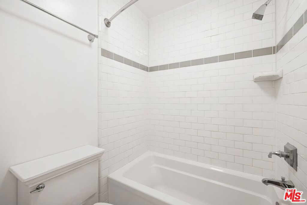 11645 Montana Avenue 206 Property Photo 13