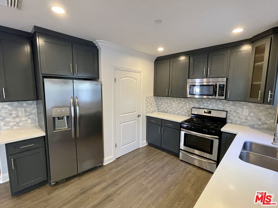 7113 S La Cienega Boulevard Property Photo 10
