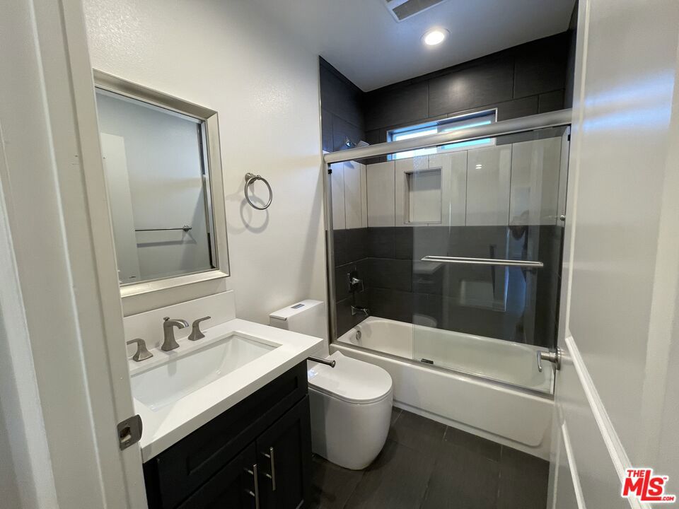 7113 S La Cienega Boulevard Property Photo 12