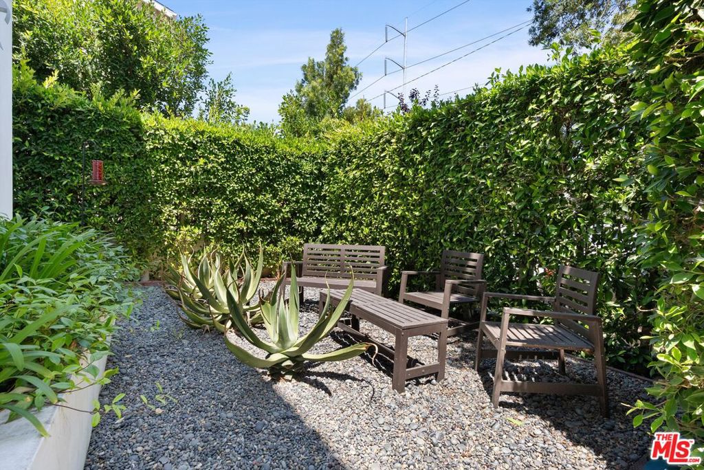 7113 S La Cienega Boulevard Property Photo 14