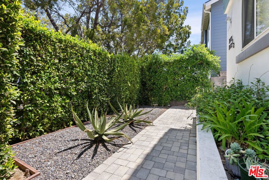 7113 S La Cienega Boulevard Property Photo 15