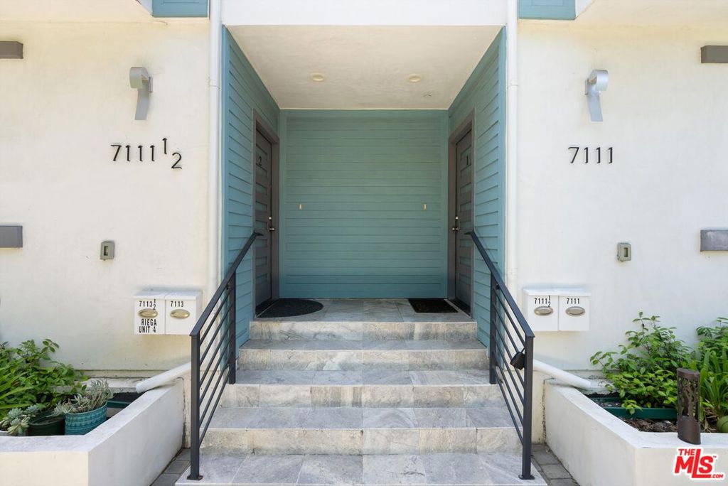 7113 S La Cienega Boulevard Property Photo 17