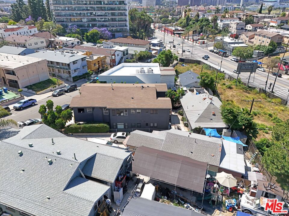 931 Everett Street Property Photo 4