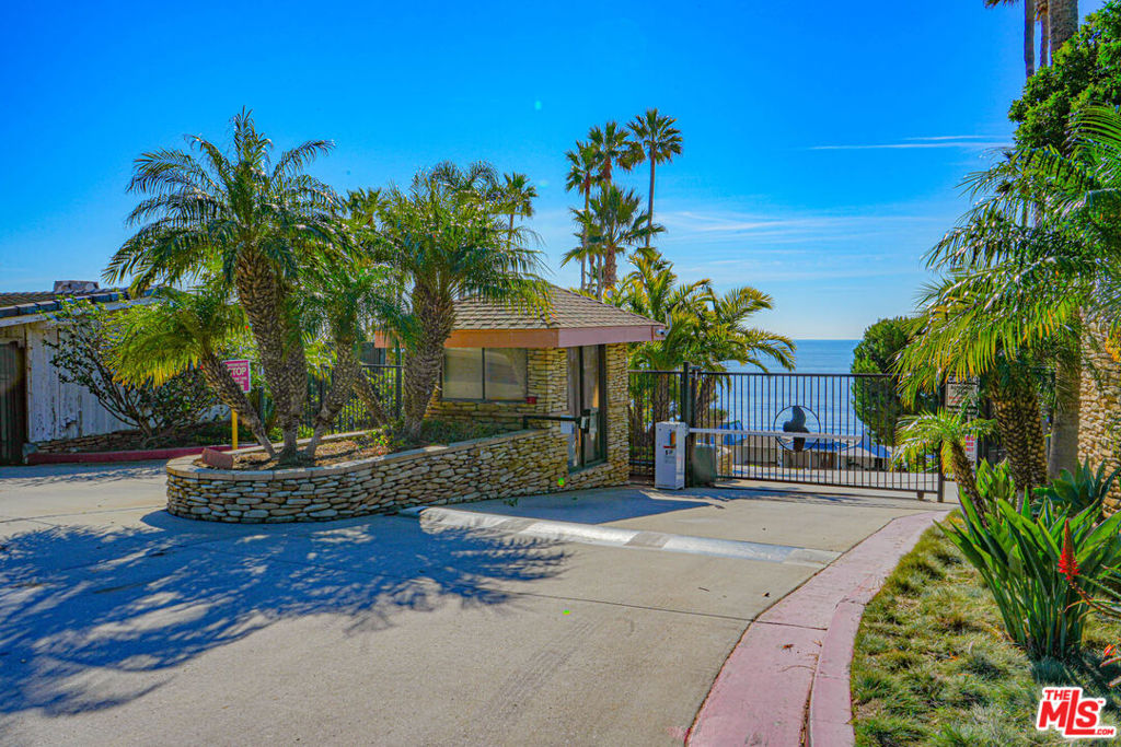 11874 Coral Reef Lane Property Photo 3