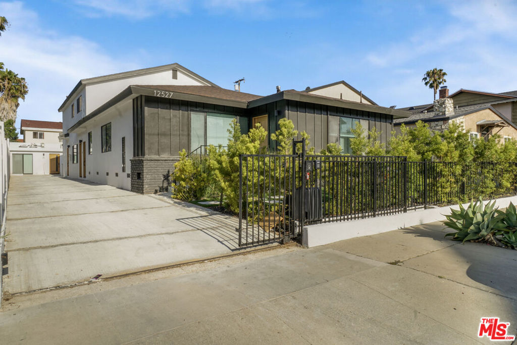 12527 Cranbrook Avenue Property Photo 3