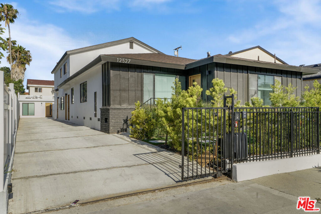 12527 Cranbrook Avenue Property Photo 4