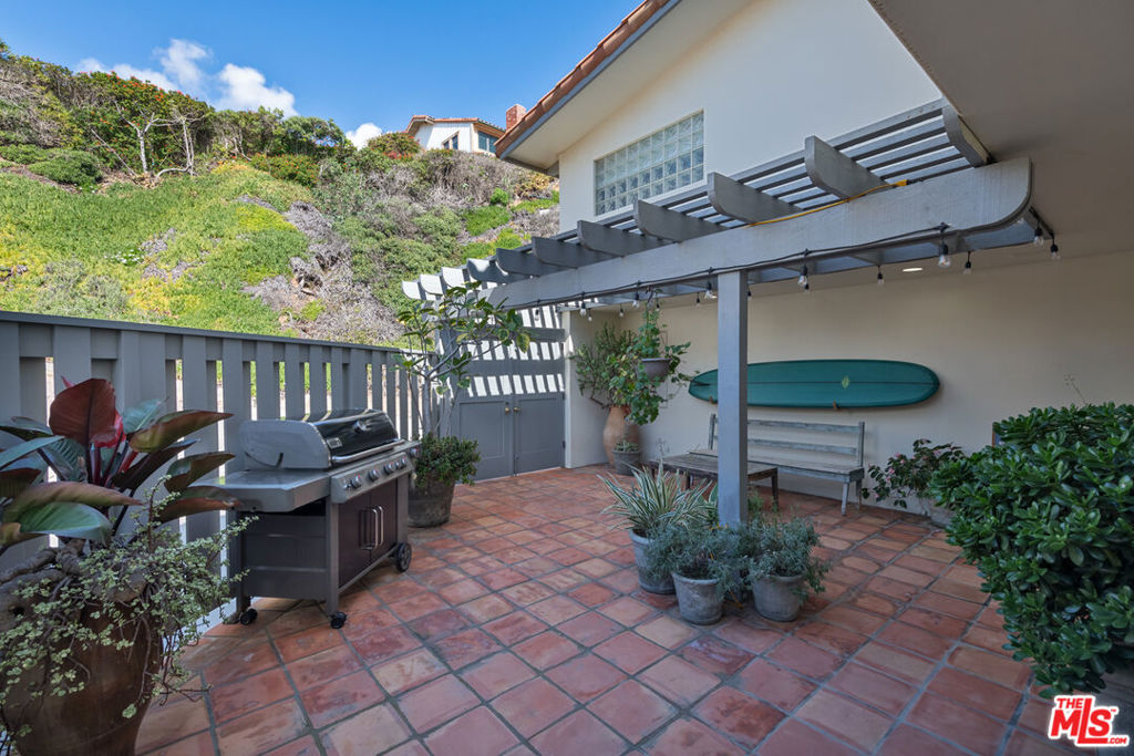 31952 1/2 Pacific Coast Highway Property Photo 7