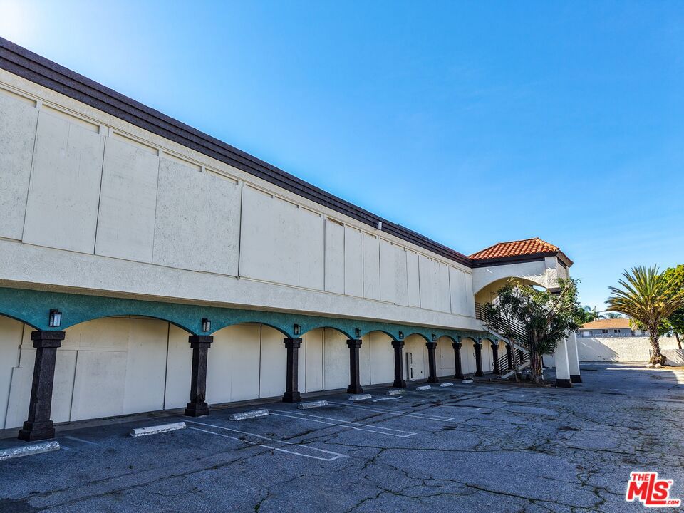 945 S Prairie Avenue Property Photo 12