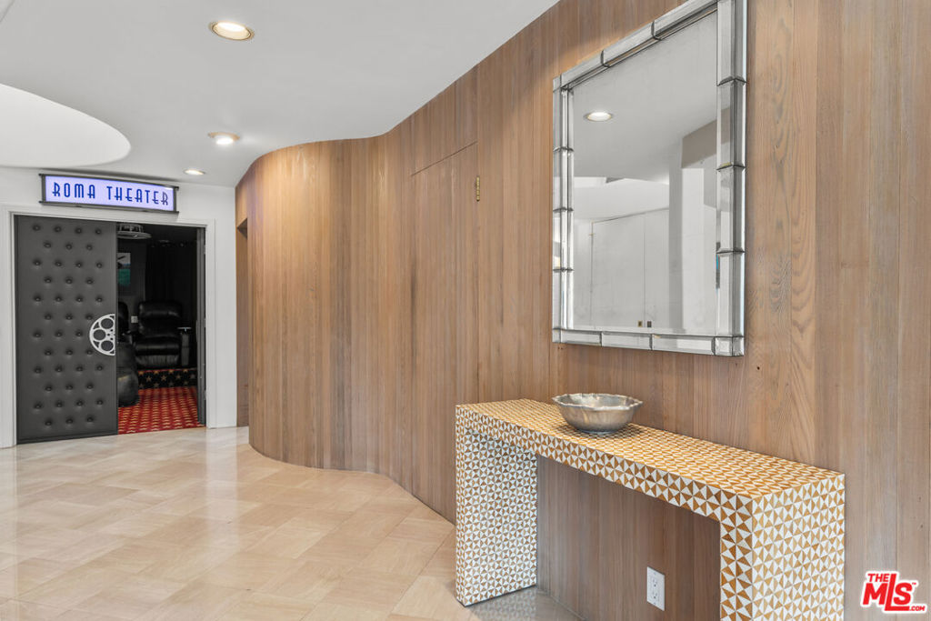 4611 Roma Court Property Photo 4